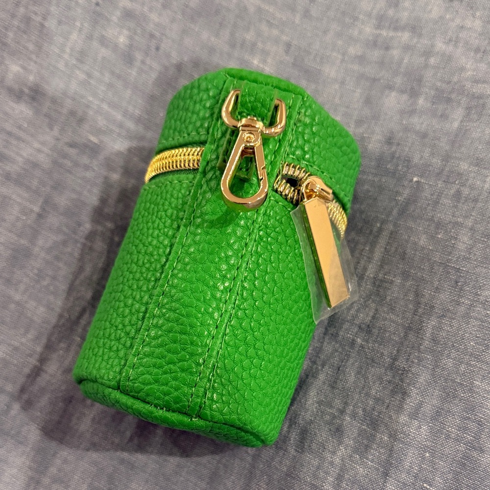 NWOT Tata Harper Green Vegan Leather travel beauty case - Picture 2 of 4